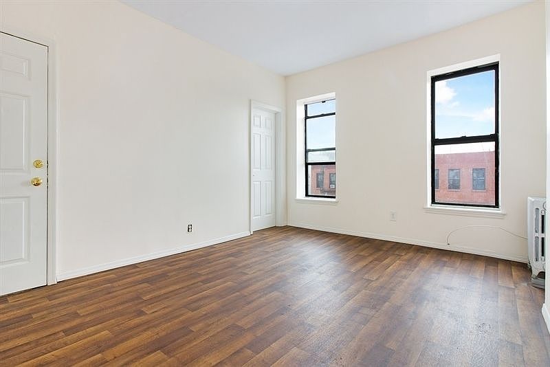 1st image of 11 Marconi Pl #3
