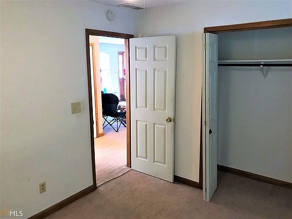 4th image of 3700 Chestnut Lake Ct #14