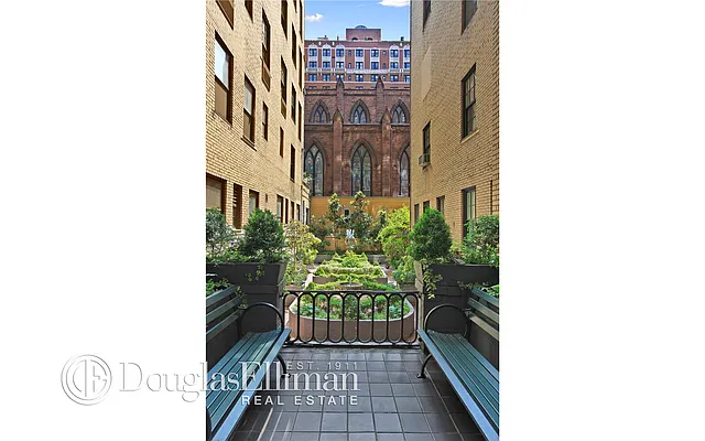 Sold by Douglas Elliman | media 21