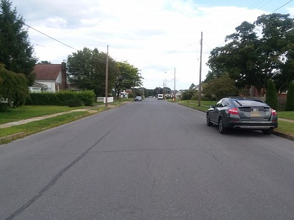 4th image of 611 Weaver St