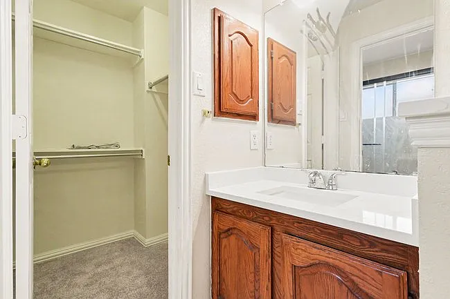 1027 Creek Bnd — Photo 18