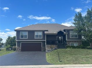 22614 Surrey Ln, Peculiar, MO 64078