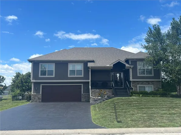 22614 Surrey Ln, Peculiar, MO 64078