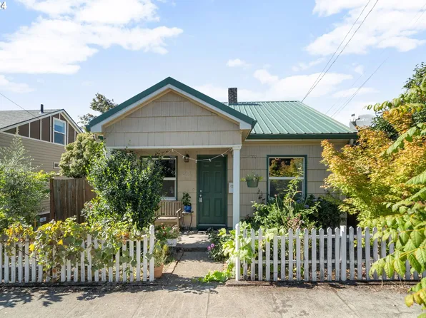 215 S High St, Oregon City, OR 97045