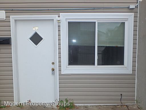 3rd image of 1508 Sylvan Ln