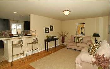 3rd image of 1045 S Lowell Blvd