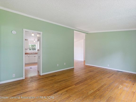 5th image of 1081 Grove St