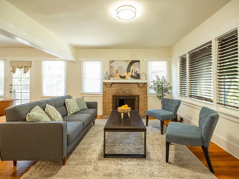45 N Meridith Ave — Photo 3
