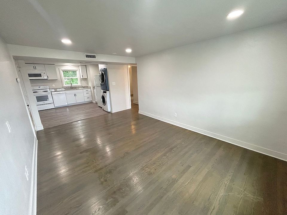 1st image of 200 Eheart St SE #5
