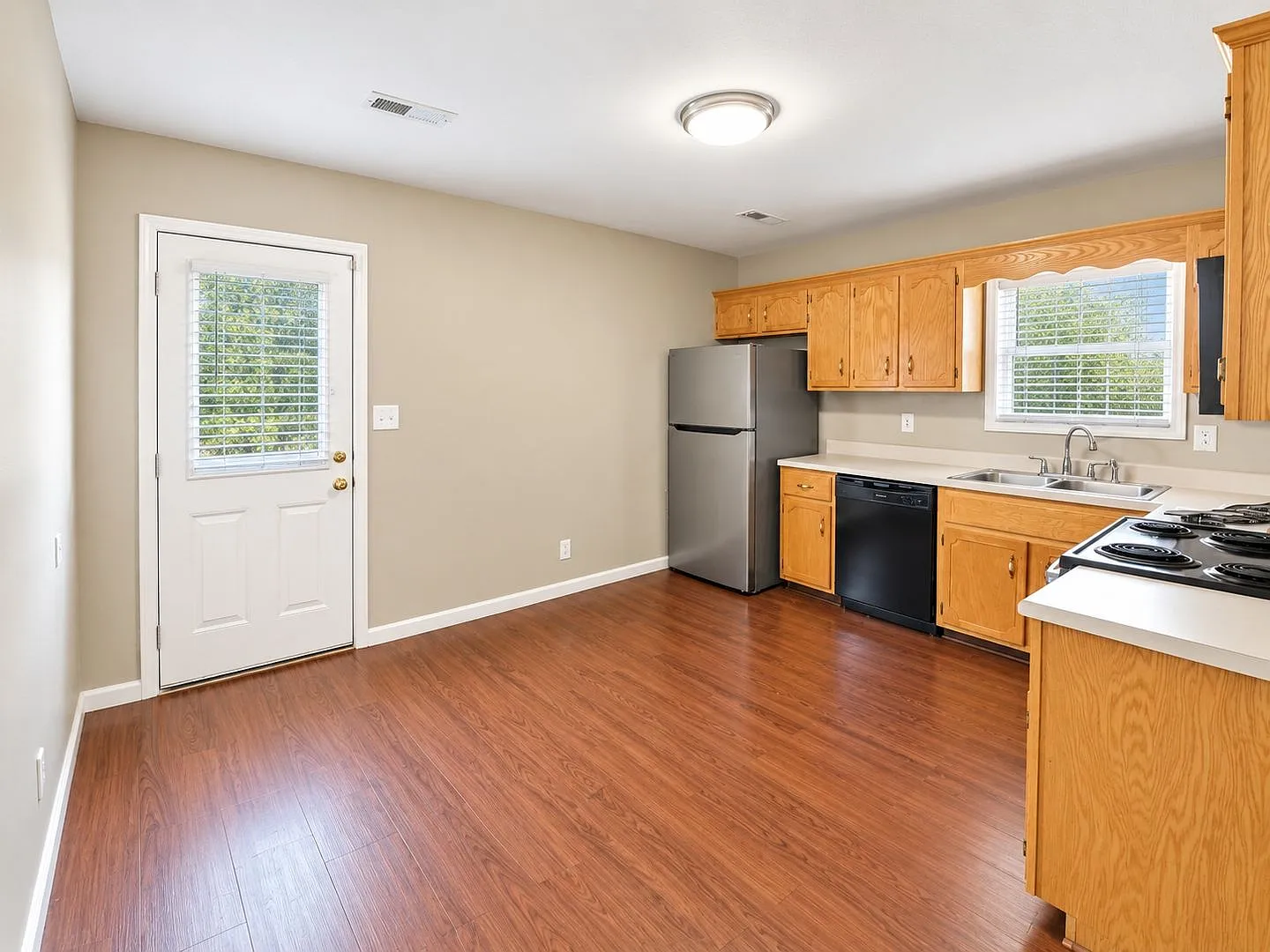 Martinez - 256 Executive Ave — Photo 4