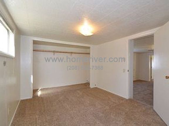 3rd image of 1237 Blaine Ave