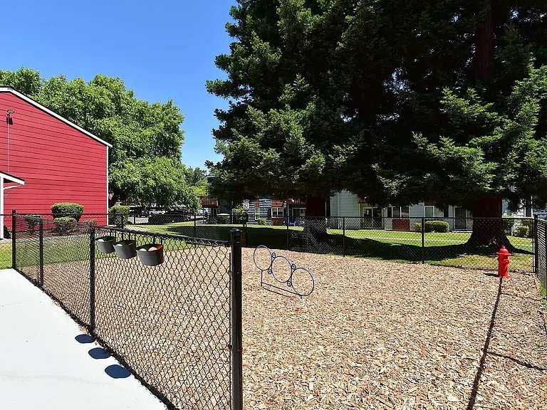Brookstone Apartments — Photo 41