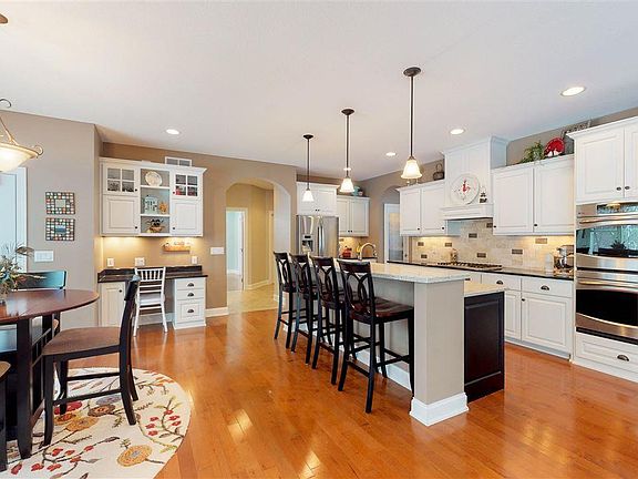 3rd image of 212 Woodhill Ct