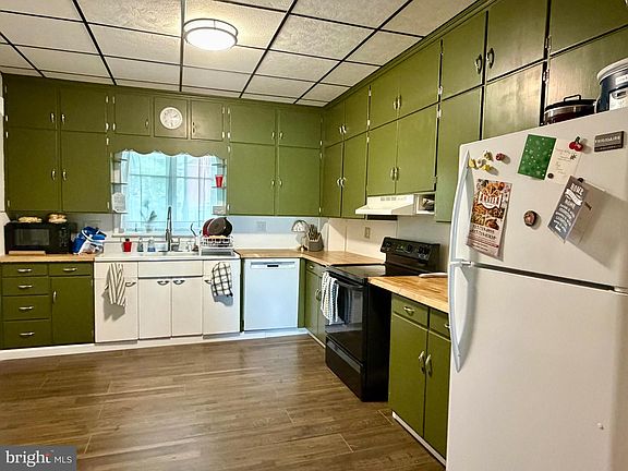 3rd image of 33 Avenue A