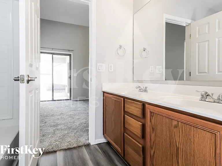 11233 W Locust Ln — Photo 11