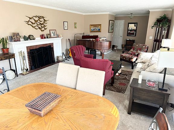 3rd image of 211 S Merrywood Ln