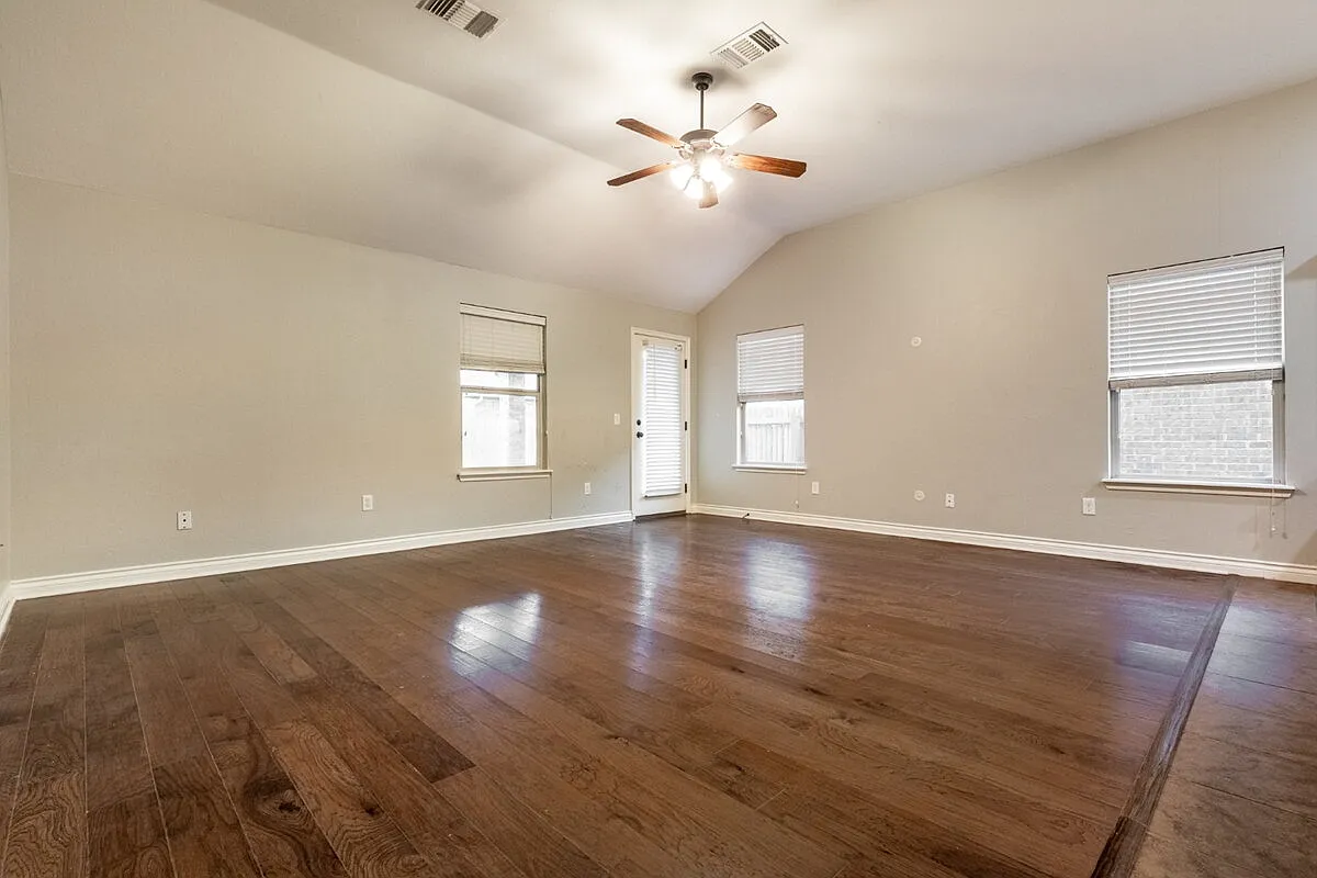 3 bed, 2.0 bath, 1580 sqft, $1,895 — Photo 3