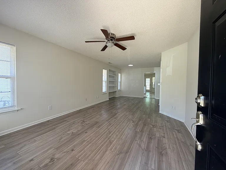 4832 Lighthouse Ct — Photo 4