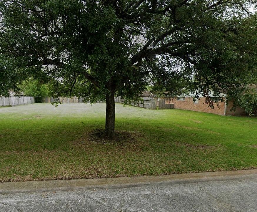 2nd image of 2104 Montana St