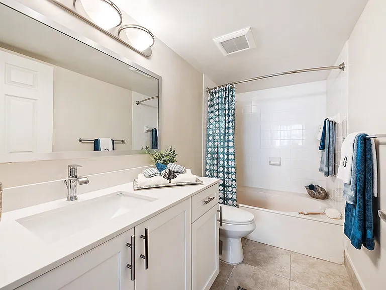 Crescent House Apartments — Photo 16
