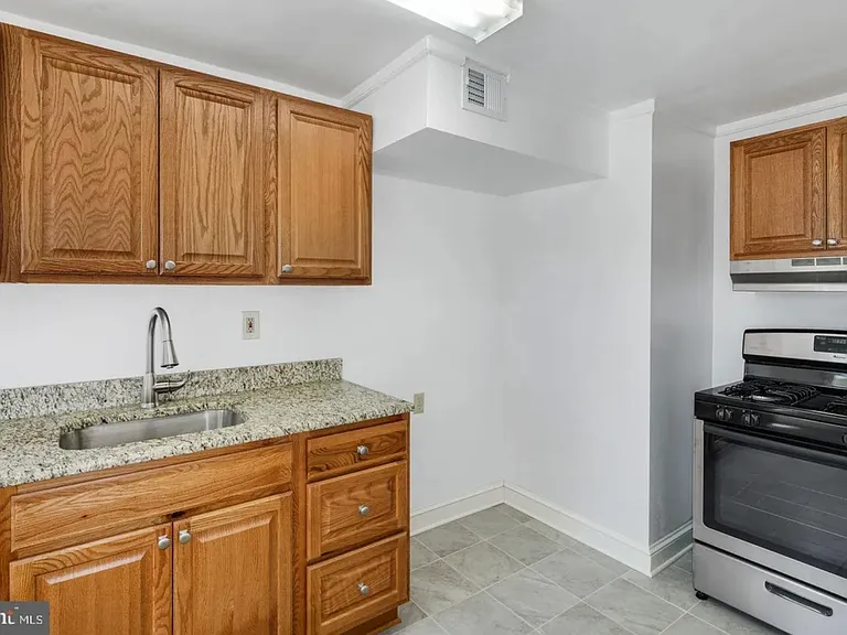 630 Cedar Ave — Photo 5