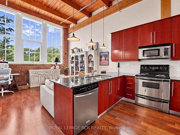 5th image of 543 Timothy St #207