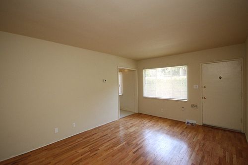 4th image of 490 S Marengo Ave APT 3