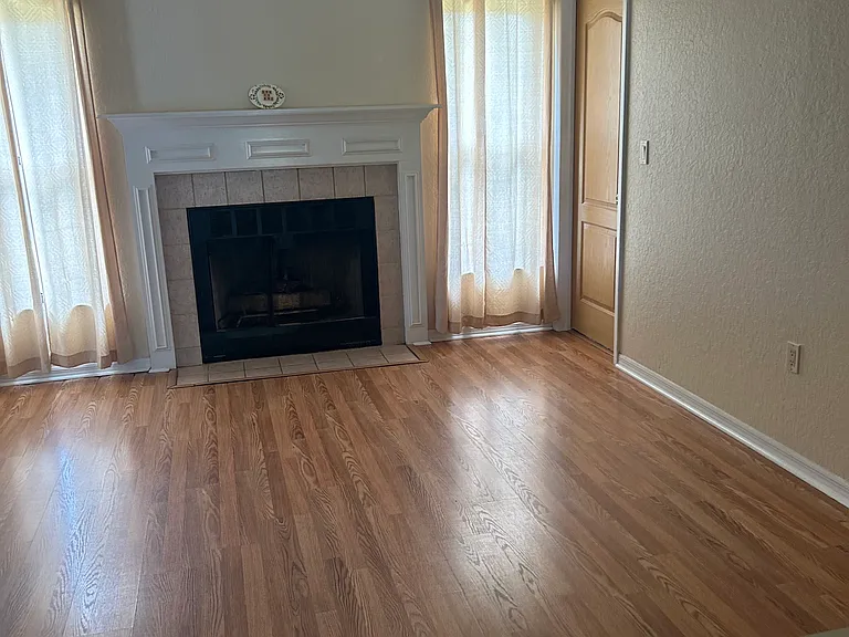 5482 Mariner Blvd — Photo 3