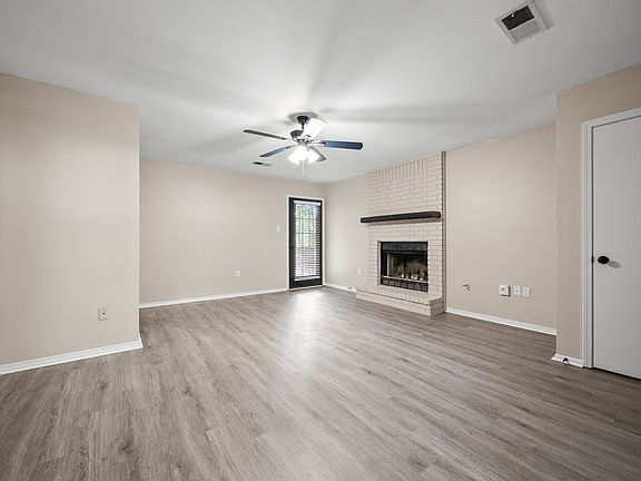 5th image of 24 Oak Ridge Dr