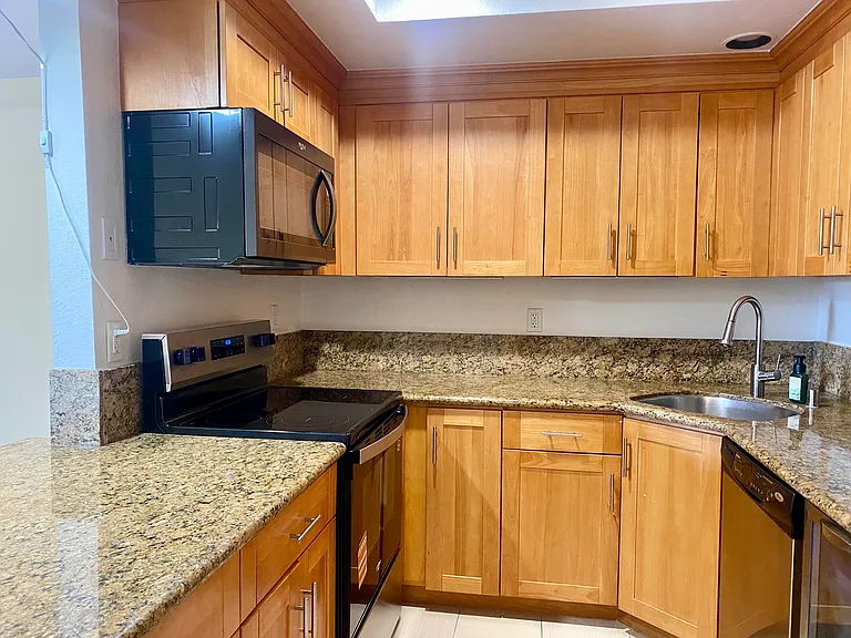 800 Sea Spray Ln #112 — Photo 7