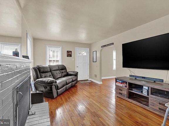 5th image of 817 10th Ave
