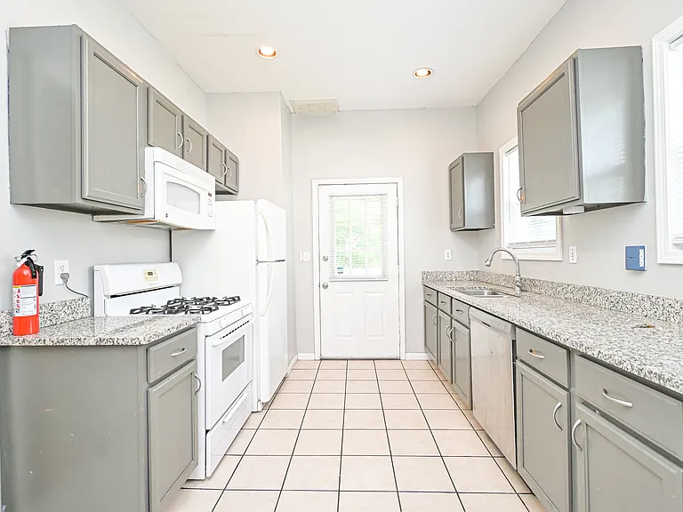 4221 Bell St — Photo 15