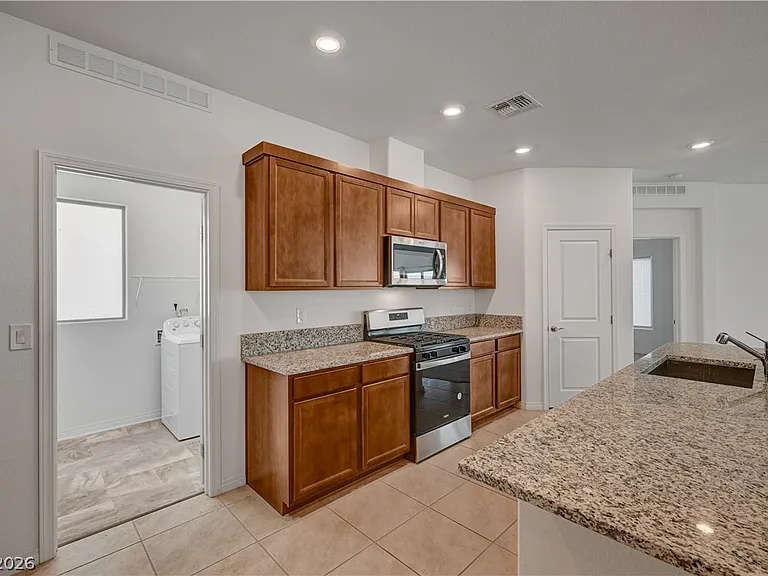 630 Great River Ave — Photo 21