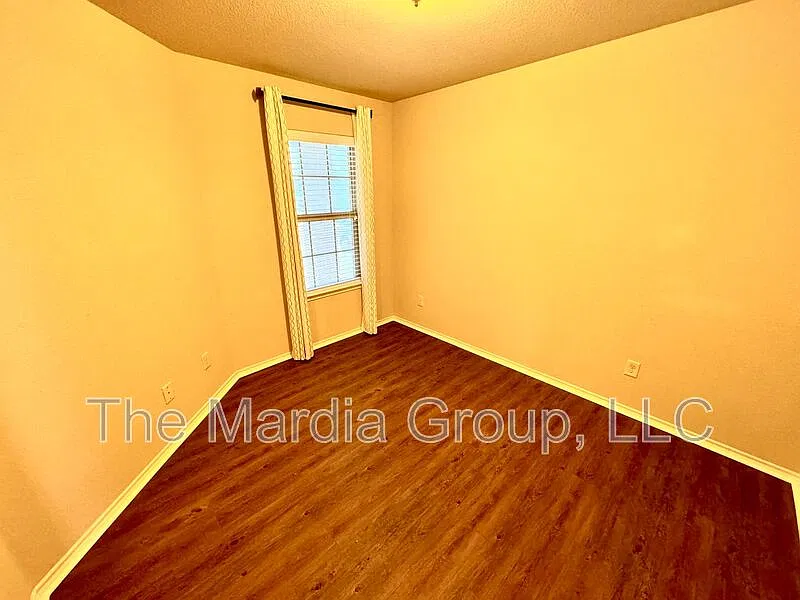 4 bed, 2.0 bath, 1832 sqft, $1,800 — Photo 4