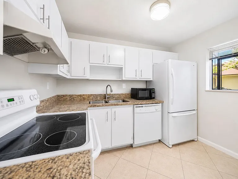 503 Gardens Dr #202 — Photo 4