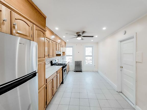 3rd image of 397 Park Pl #3