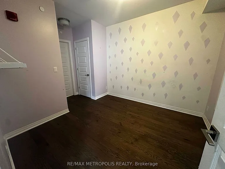 58 Adam Sellers St #301 — Photo 8