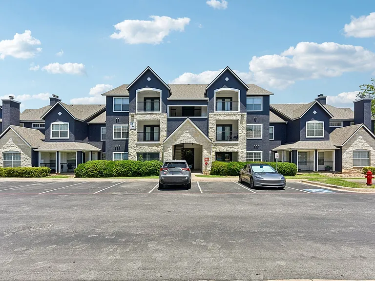 Madison Dell Ranch Apartments — Photo 43