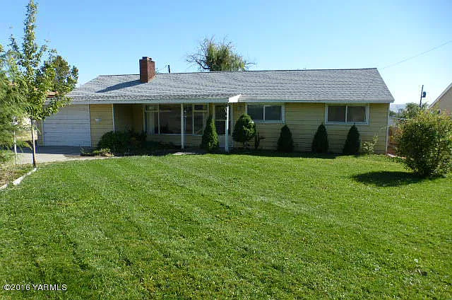 3206 Butterfield Rd photo 1