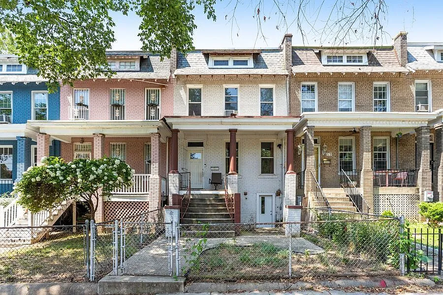 Spacious 4BR Rowhome with Off-Street Parking in Capitol Hill East! — Photo 2