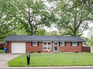 214 Big Bend Dr, Wood River, IL 62095