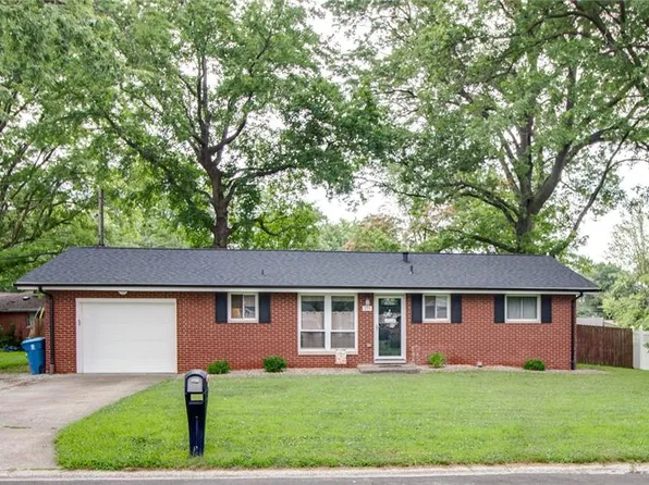 214 Big Bend Dr, Wood River, IL 62095