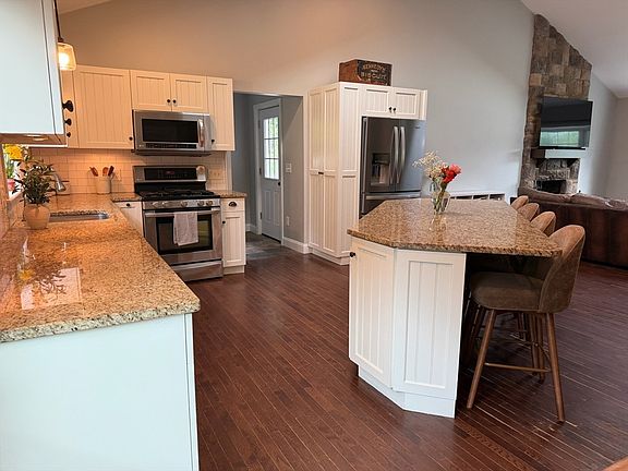 3rd image of 15 McIntosh Rd