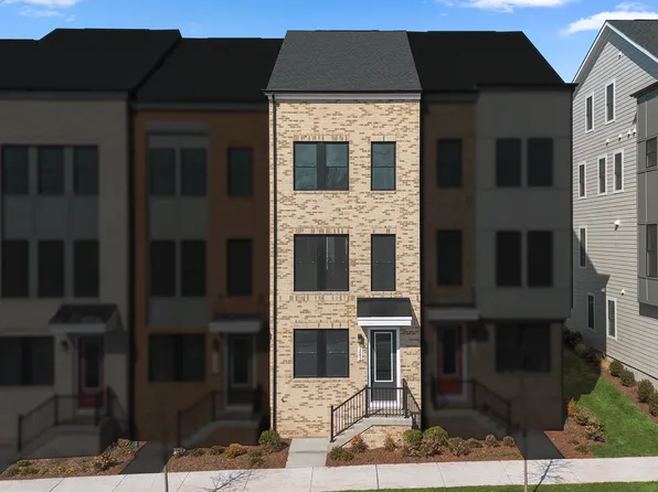 2682 River Birch Rd, Herndon, VA 20171