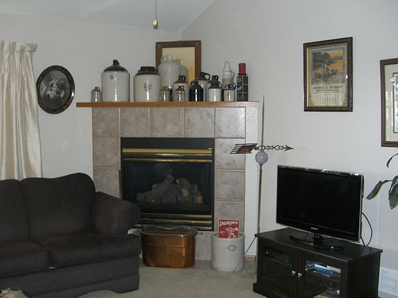 LR with corner gas fireplace