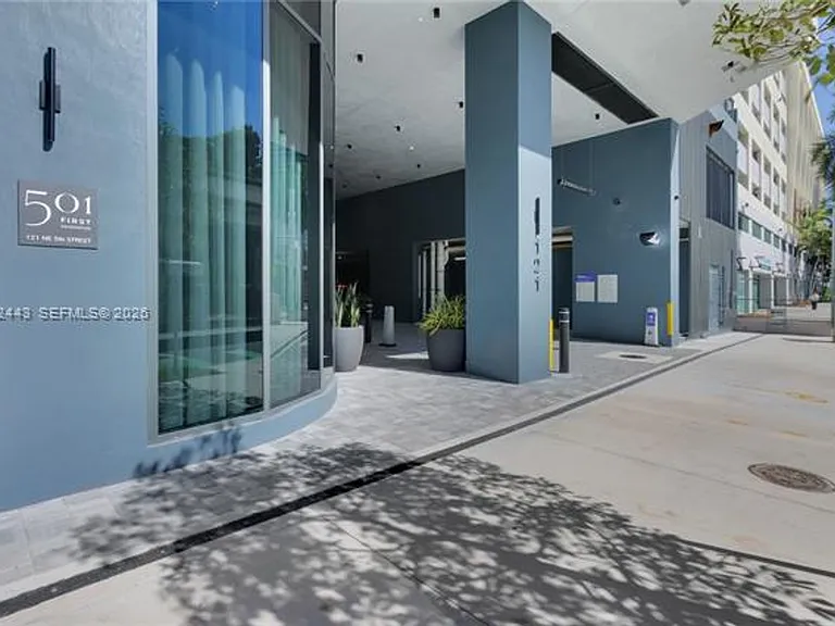 121 NE 5th St #CU-2013 — Photo 20