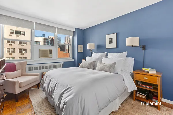 Sold by Triplemint | media 4
