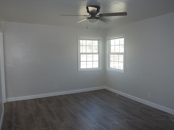 2nd image of 858 E Rosewood Ct