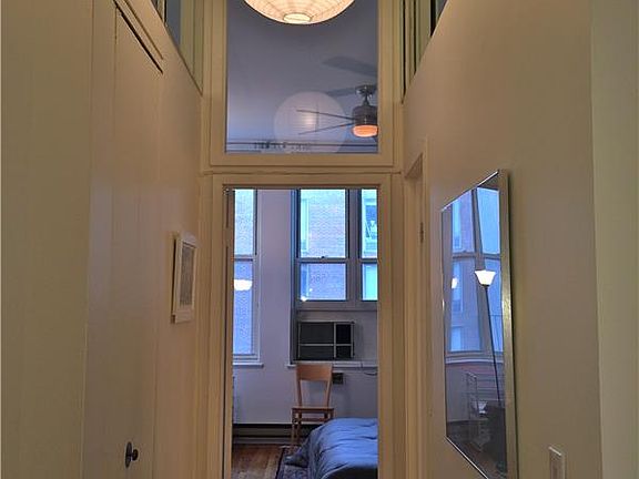 3rd image of 23 Waverly Pl APT 5Z
