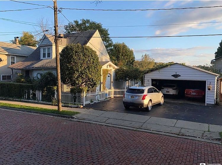 1st image of 10 Franklin St